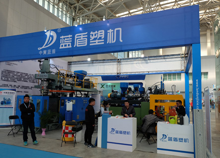 兴北模具三十年专注高端吹塑机研发 中国蓝盾名(图1)